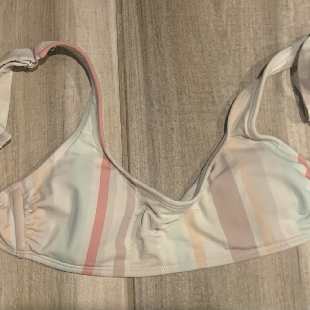 Xhilaration bathing suit top, Size small